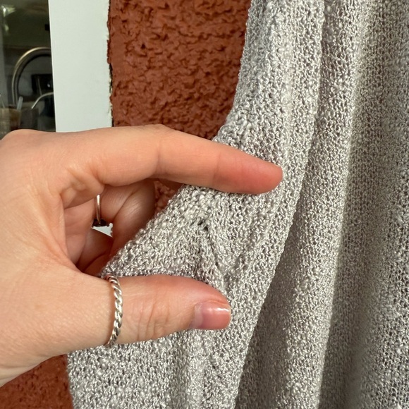 Women’s Grey V-Neck Sweater Mesh Knit Style Wanna B Size Large Lightweight - Picture 5 of 5